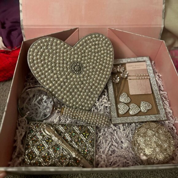 ✨ Luxury Bridal Gift Box Set – Curated Elegance for the Bride-to-Be ✨ - Picture 2 of 3